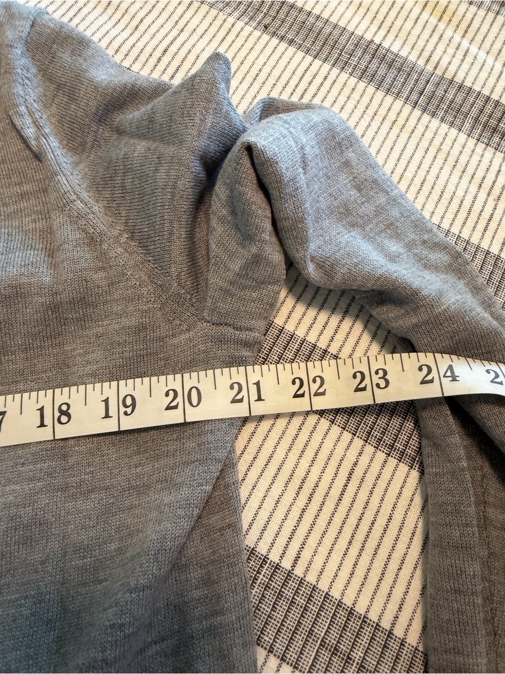 Banana Republic Light Gray Long Button-Front V-Neck Cardigan - Picture 5 of 6